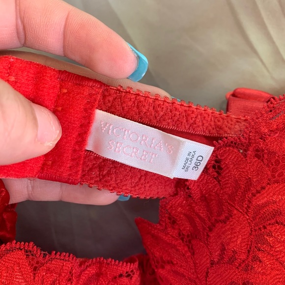 Red Lace Victoria’s Secret Bra - Picture 2 of 3